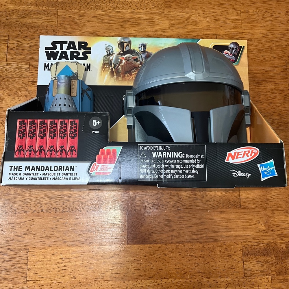 Star Wars Disney Nerf Mandalorian Mask & Gauntlet Set